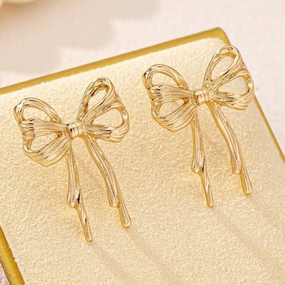 Double bow gold stud earrings soft girl era 2026 trendy season - Picture 3 of 5
